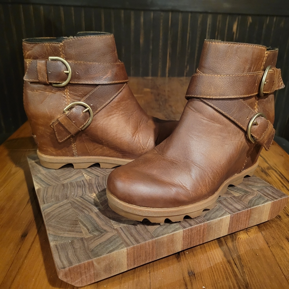 Sorel Joan of Arc Wedge Boots Brown size 9